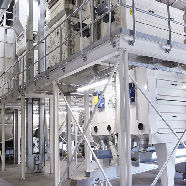 Omega Pre- & Fine-cleaner ( Dama seed processing + seed grading machines)